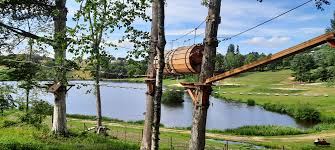 Accrobranche au bord du lac de Vernet-la-Varenne